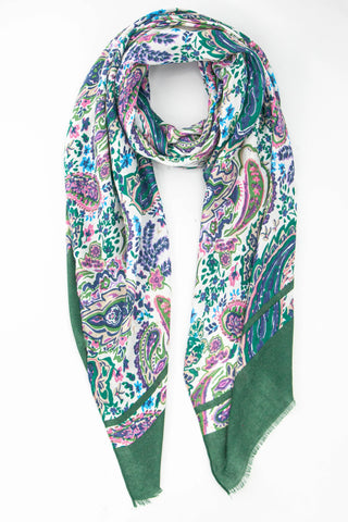 Vintage Paisley Print in Green