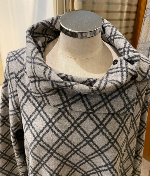 Fleece Top in Silver Grey with Grid Pattern