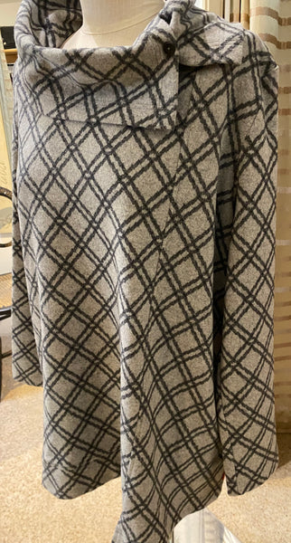 Fleece Top in Silver Grey with Grid Pattern