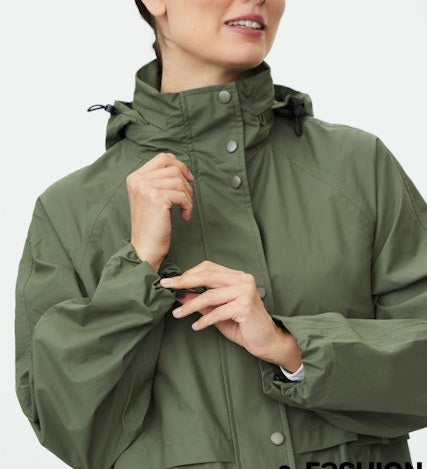 MaThrud Raincoat in Beetle